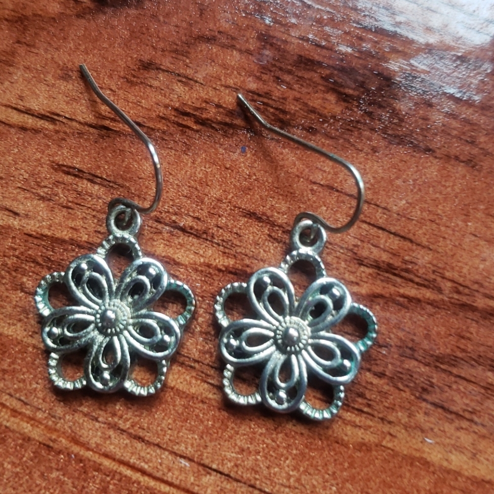Vintage 80s | Flower Gold Tone Dangly Earrings - Picture 2 of 5
